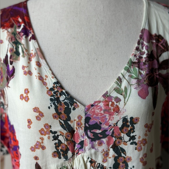 ANDREE BY UNIT | V-Neck Babydoll Dress | Cream with Pink Florals | Small - Picture 3 of 6